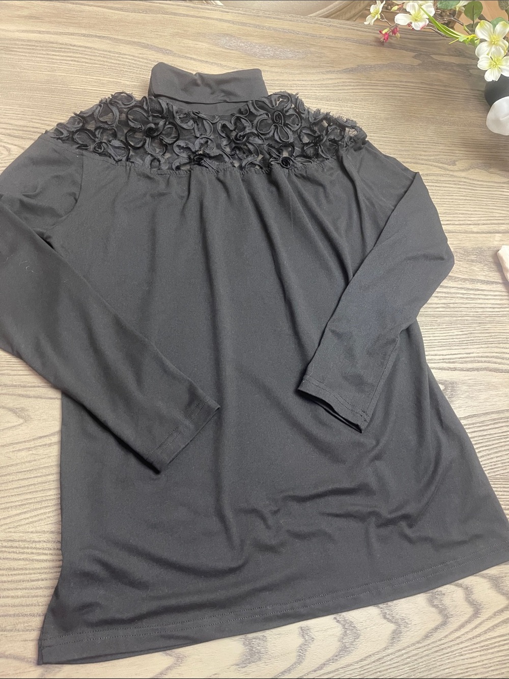 Source Unknown Black Long Sleeve Mock Neck Top with Floral Yoke